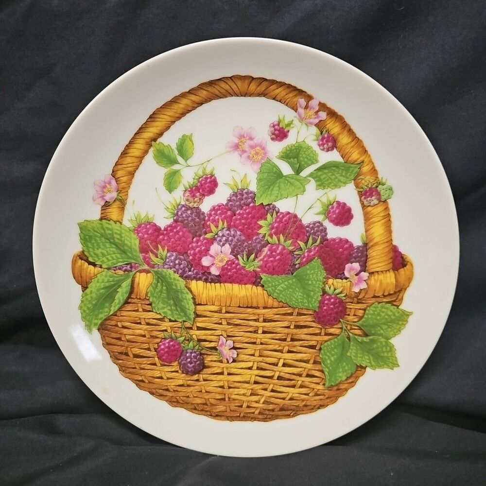 Avon Collectors Plate Summer Fruit Collection Raspberry Basket 1985 White 8.25in